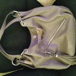 MICHAEL Michael Kors Green Shoulder Bag with Elegant Design